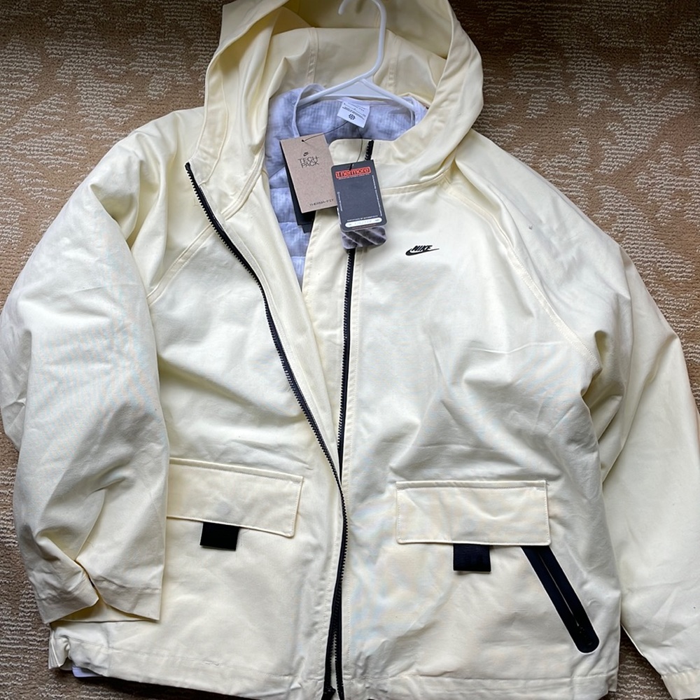 Nike women’s winter jacket— Sportswear Therma-FIT Tech Pack size. S